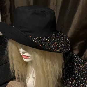 Adoring seasonal hat